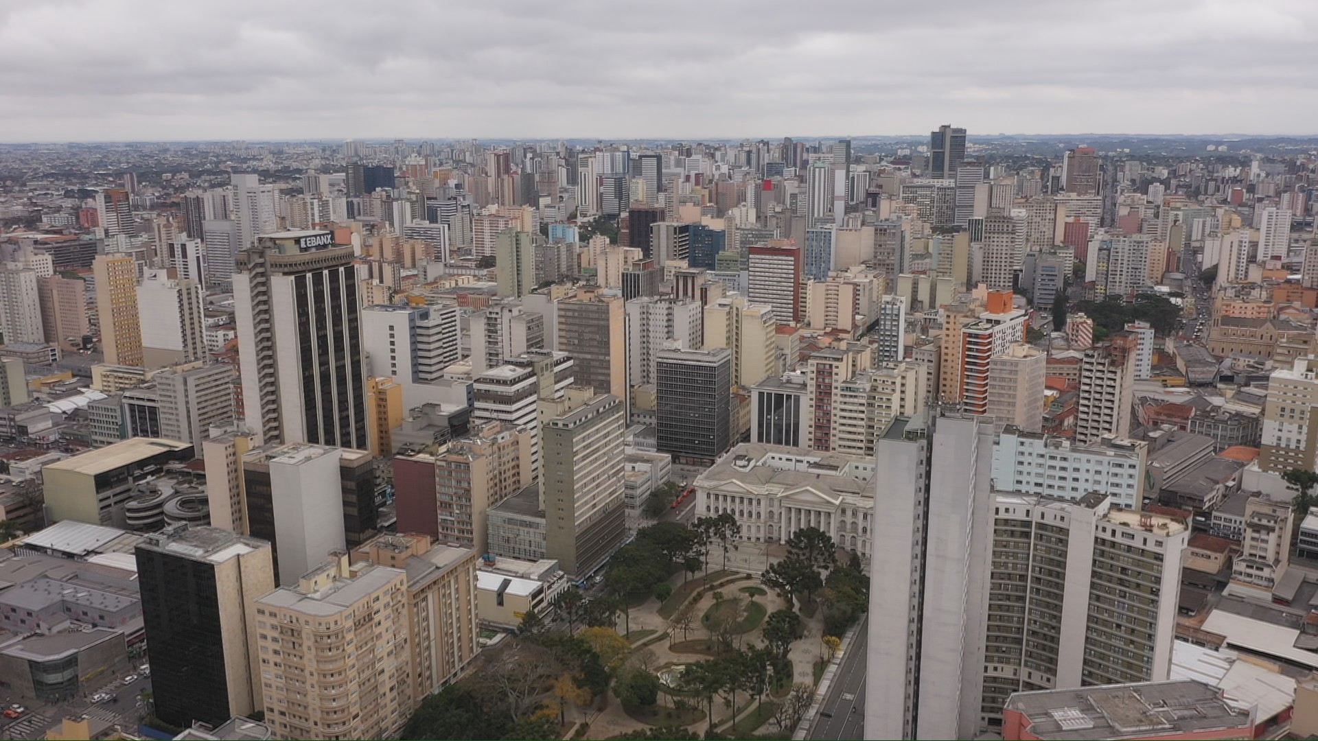 Feriado deve ser nublado em Curitiba, prevê Simepar