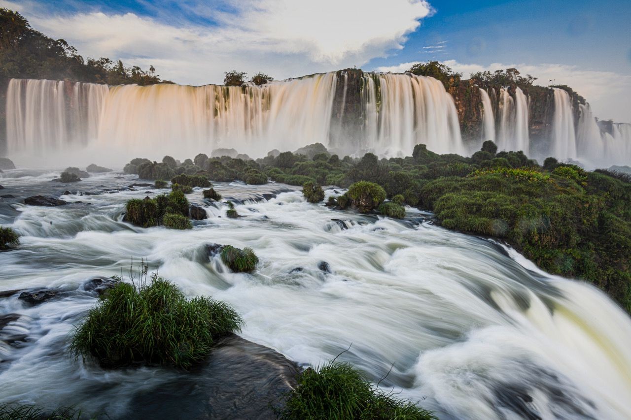 Cataratas do Iguaçu batem recorde anual de 1,8 milhão de visitantes