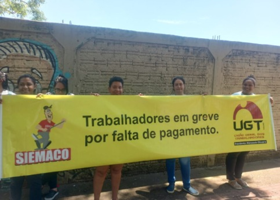 Funcionários terceirizados do asilo municipal de Maringá fazem protesto por salários não pagos